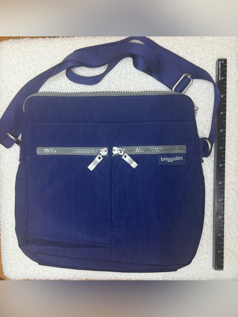 Baggallini Navy Blue Crossbody Messenger Bag Excellent condition